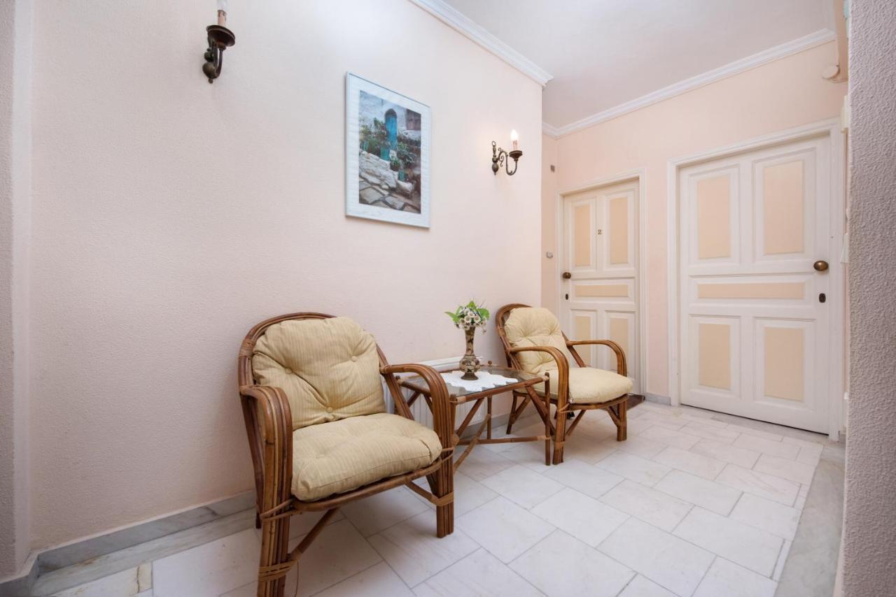 The Old Mansion Sinarades